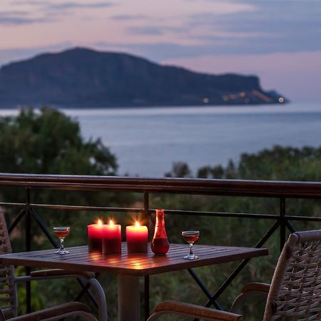 Iris Beach Hotel モネンバシア エクステリア 写真