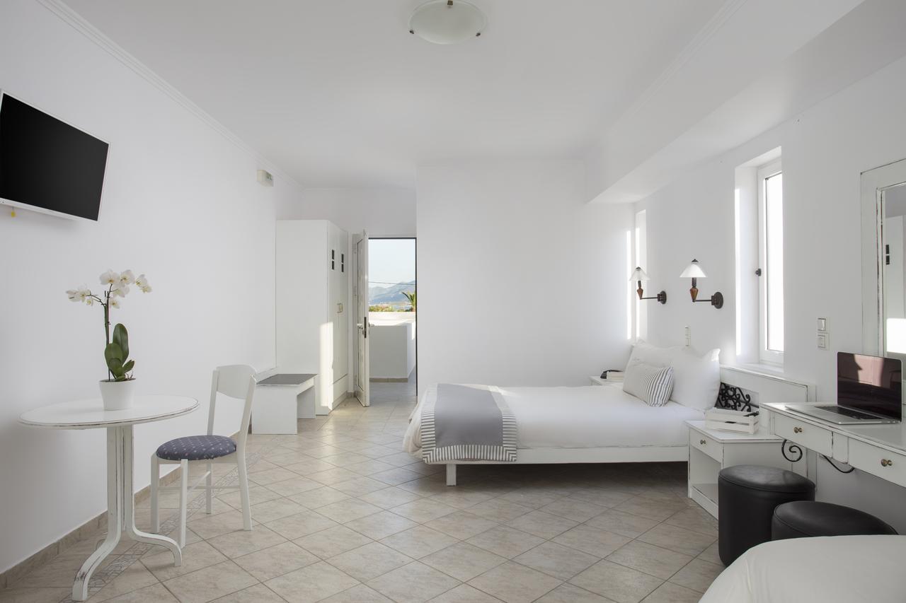Iris Beach Hotel モネンバシア エクステリア 写真
