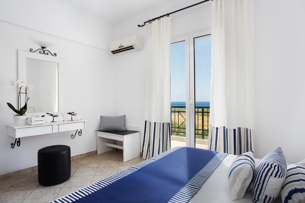 Iris Beach Hotel モネンバシア エクステリア 写真