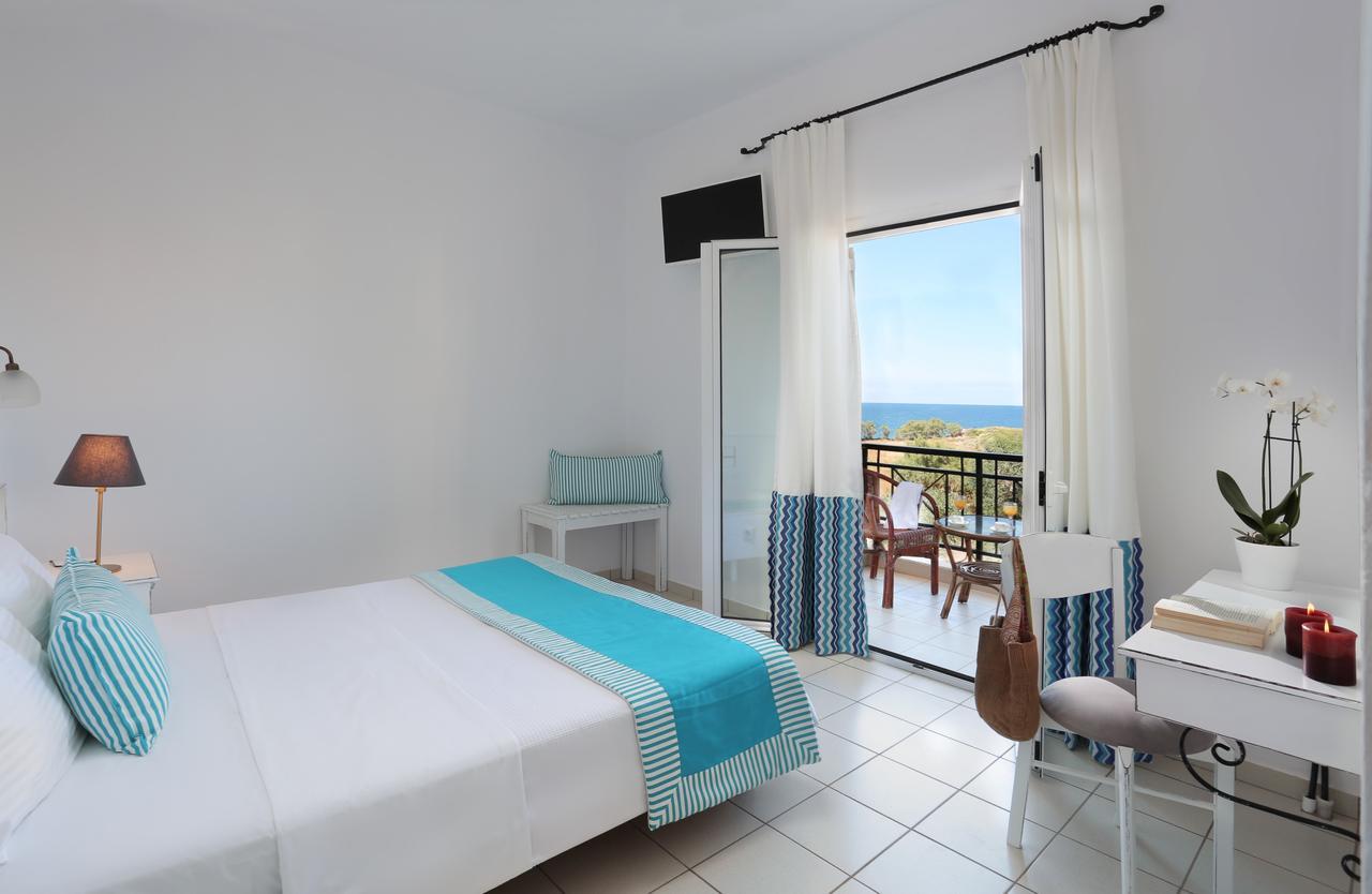 Iris Beach Hotel モネンバシア エクステリア 写真