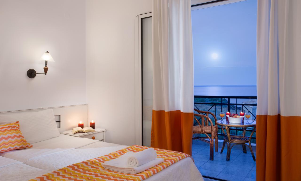 Iris Beach Hotel モネンバシア エクステリア 写真