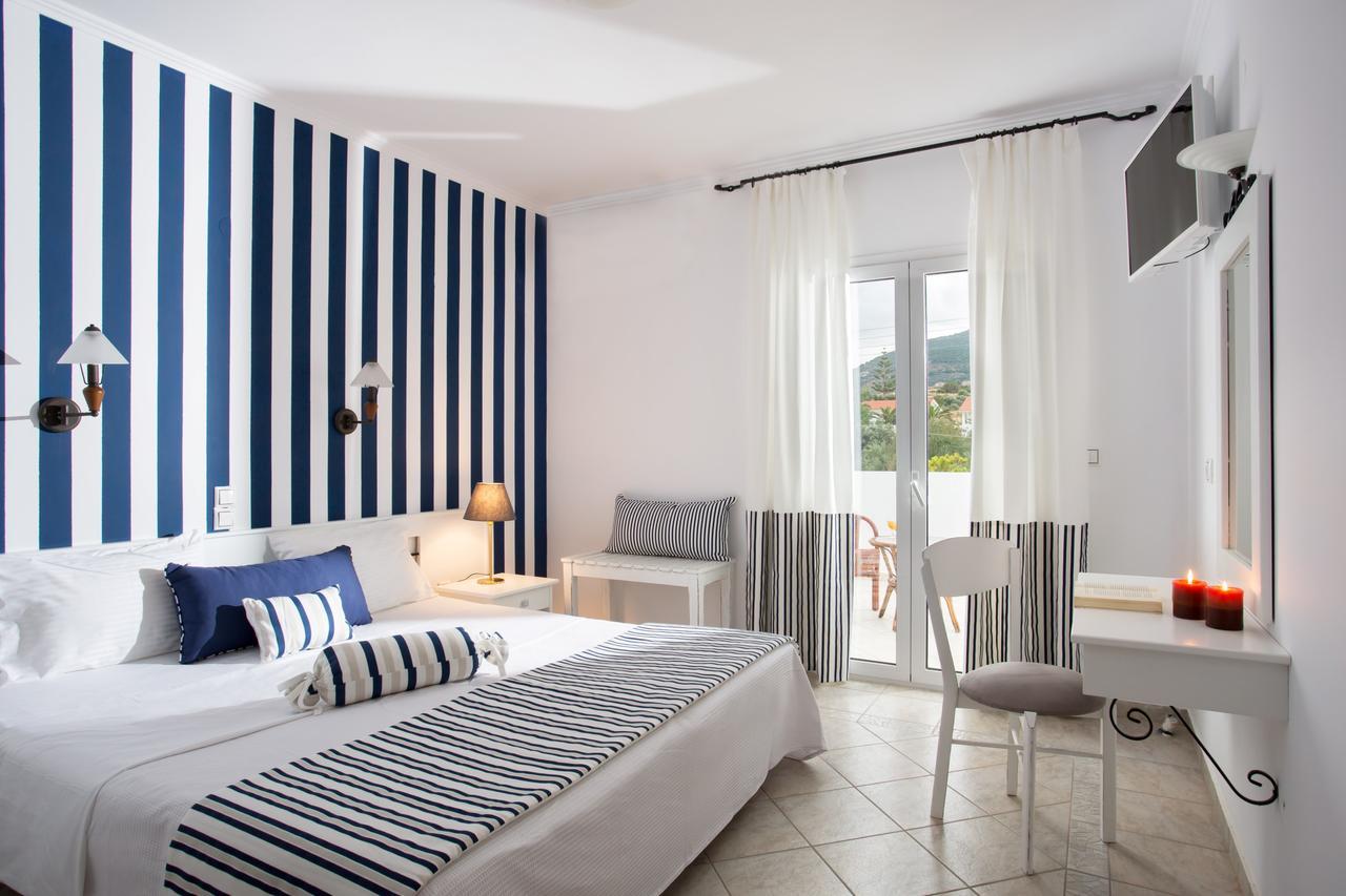 Iris Beach Hotel モネンバシア エクステリア 写真