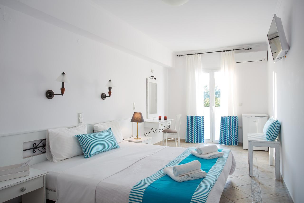 Iris Beach Hotel モネンバシア エクステリア 写真