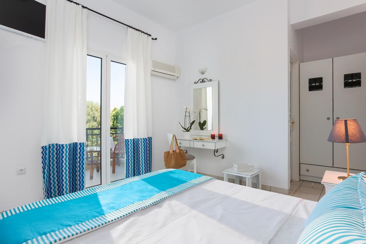 Iris Beach Hotel モネンバシア エクステリア 写真