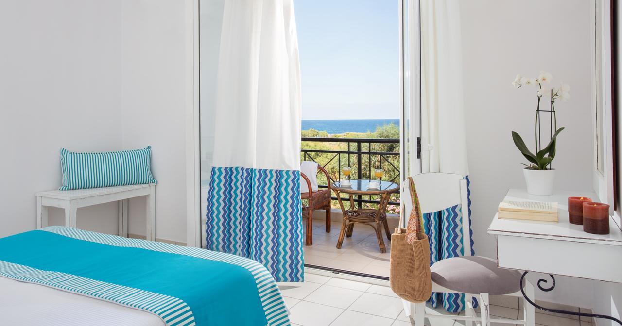 Iris Beach Hotel モネンバシア エクステリア 写真