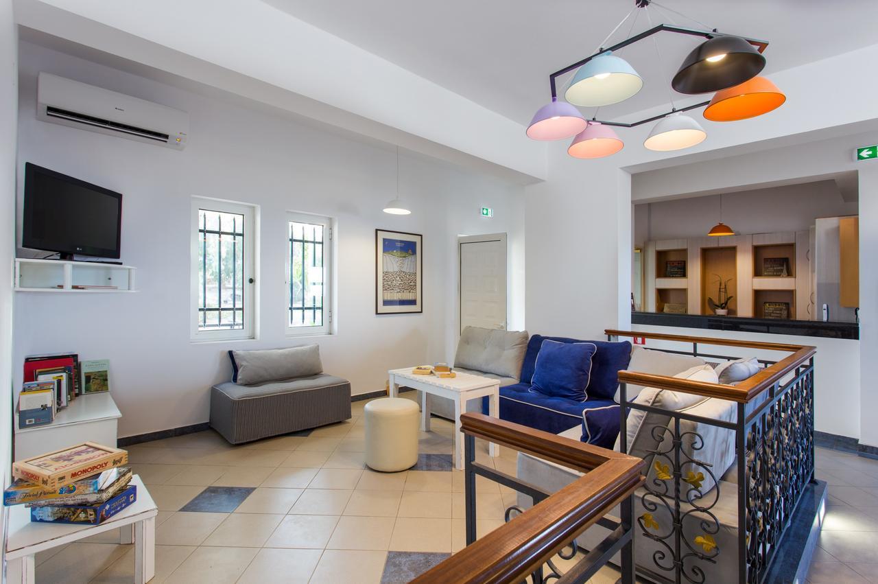 Iris Beach Hotel モネンバシア エクステリア 写真