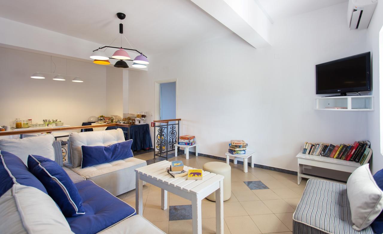 Iris Beach Hotel モネンバシア エクステリア 写真